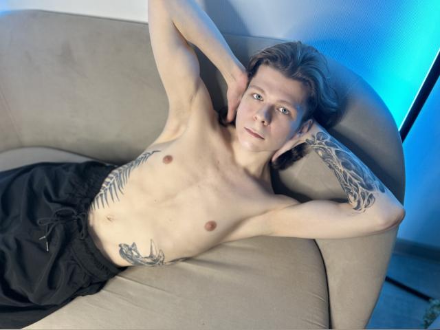 Find your cam match with MattKolt: Legs, feet & shoes