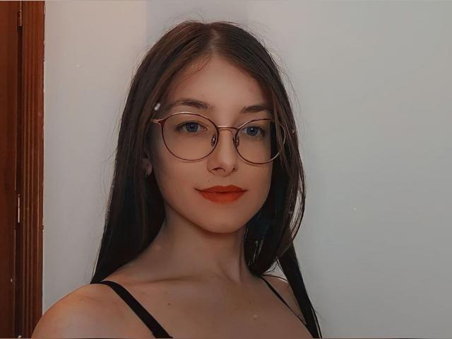 Connect with webcam model lillysoftgirl: Glasses