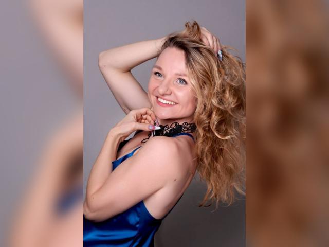 Welcome to cammodel profile for WomannCattt: Dancing