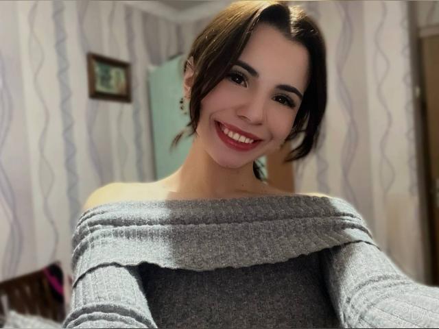 Connect with webcam model ShineKitty: Conversation