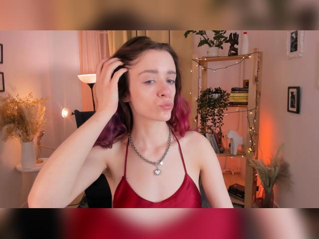 Connect with webcam model FrancescaSmit: Nails