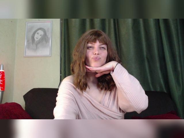 Webcam chat profile for LucyWeedon: Lipstick