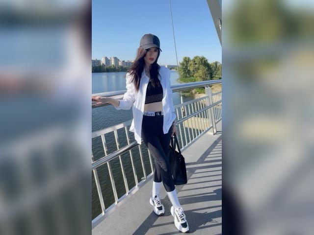 Connect with webcam model 000Alisa: Outfits