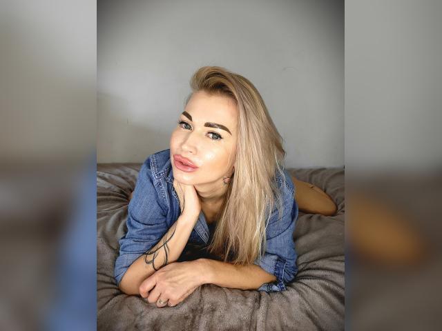 Welcome to cammodel profile for xxxGoldyxxx: Kissing