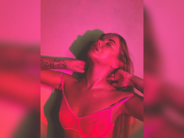 Start video chat with CarrieBradshaww: Ask about my other interests