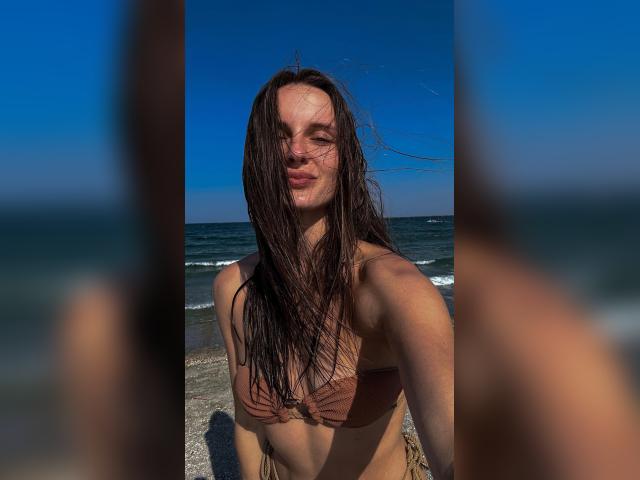 Explore your dreams with webcam model Ericalove