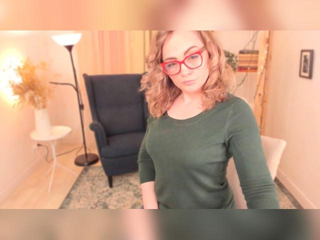 Connect with webcam model AdelaideRosabel: Glasses