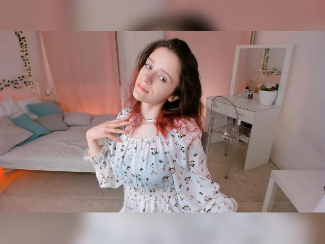 Explore your dreams with webcam model FrancescaSmit: Nipple play