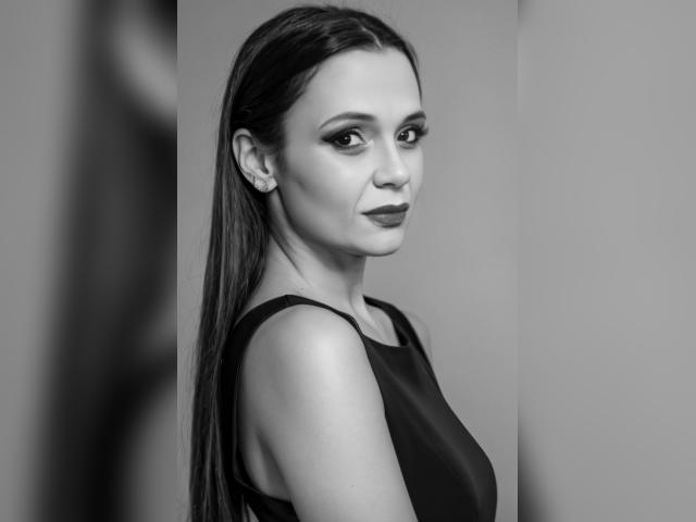 Find your cam match with prettywoman31: Nipple play