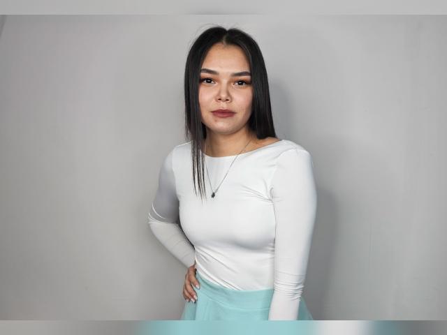 Adult chat with CryLyn: Legs, feet & shoes