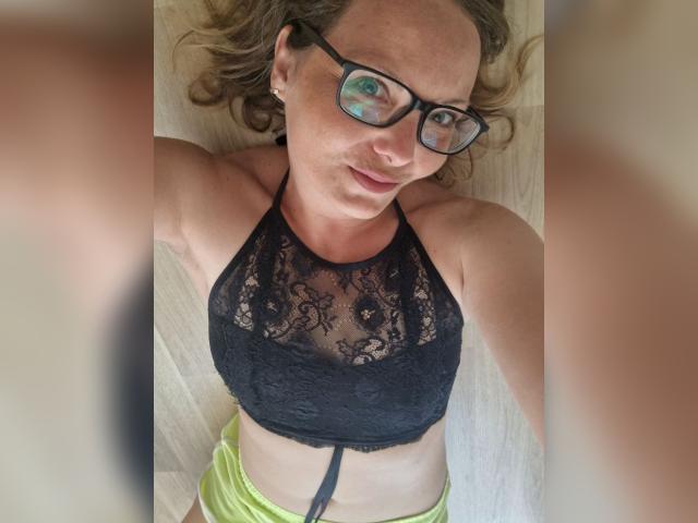 Connect with webcam model SimiMisi: Latex & rubber