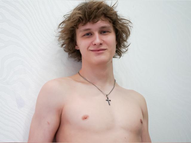 Welcome to cammodel profile for OliverFors: Nipple play