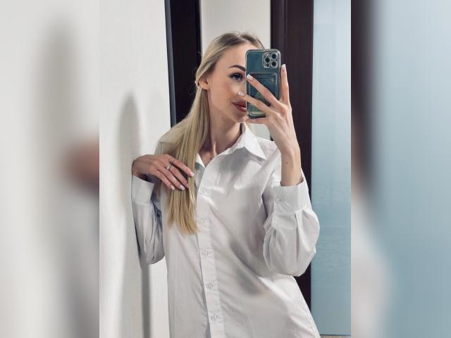 Why not cam2cam with Julietta25