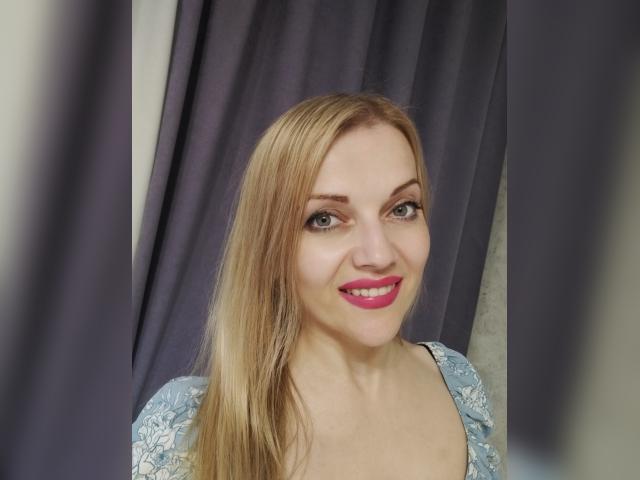 Welcome to cammodel profile for SweetLana: Nails