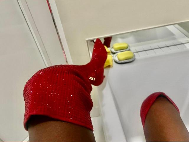 Why not cam2cam with ChocolateBunny: Piercings & tattoos