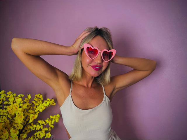 Welcome to cammodel profile for LesCute: Outfits