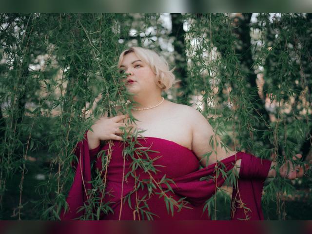 Welcome to cammodel profile for EllaBigBabe: Latex & rubber