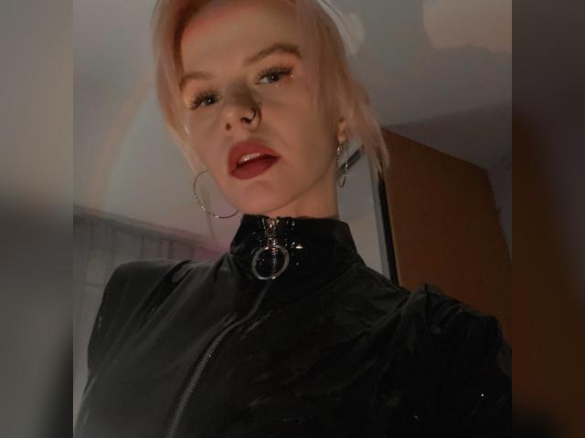 Welcome to cammodel profile for SofaTat: Conversation