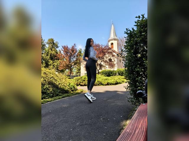 Welcome to cammodel profile for HousewifeSwag: Exhibition