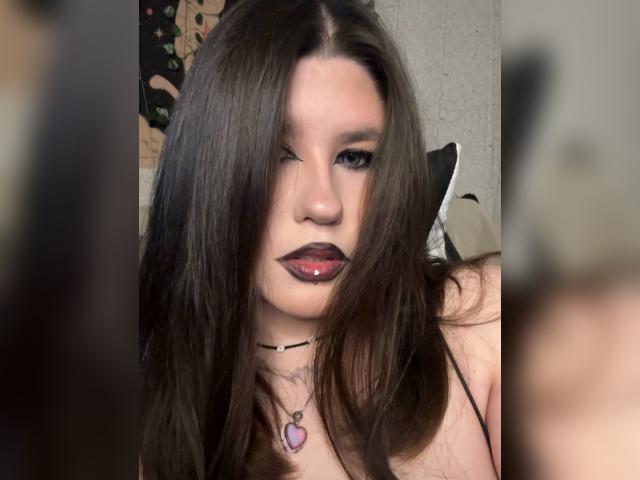 Welcome to cammodel profile for CrystalSweeeet: Ask about my other interests