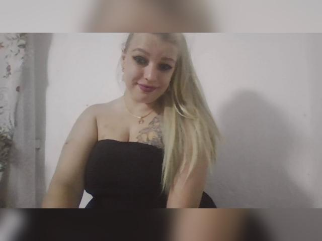 Welcome to cammodel profile for HoneyBuns: Piercings & tattoos
