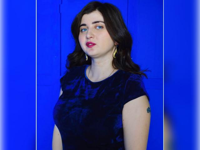 Explore your dreams with webcam model VikaVelvet: Outdoor Activities