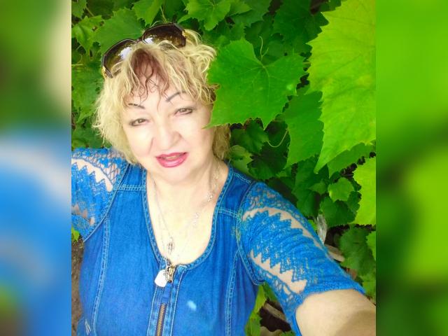 Why not cam2cam with VestaKnox: Travel