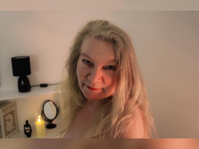 Adult chat with NataliMellow: Lingerie & stockings