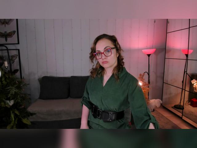 Adult chat with AdelaideRosabel: Legs, feet & shoes