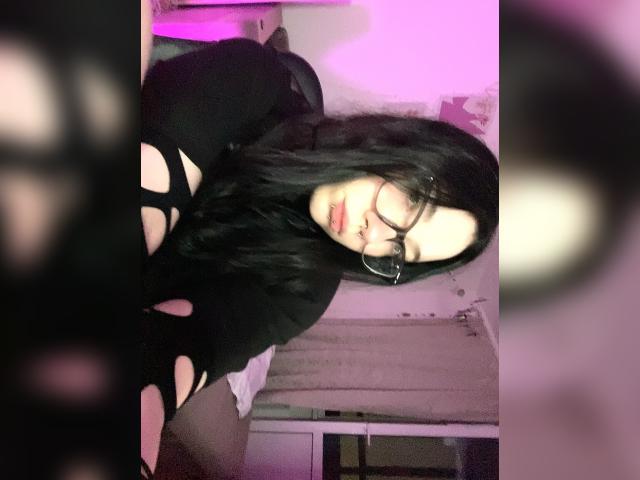 Why not cam2cam with AverySweet: Outfits