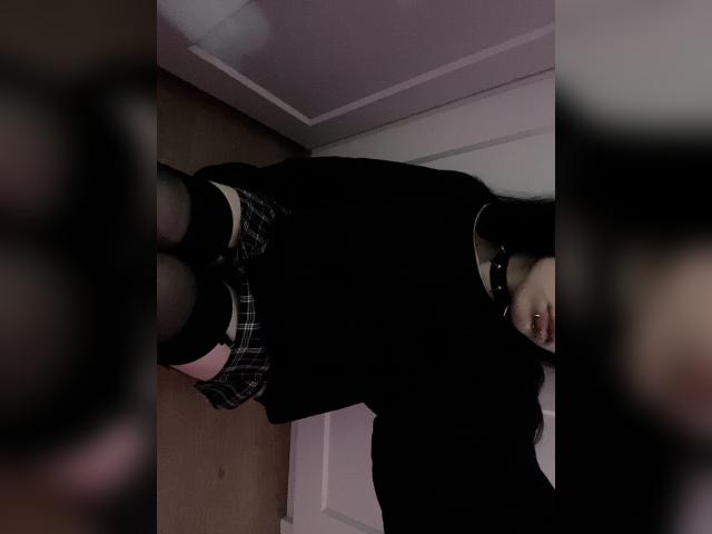 Adult chat with AverySweet: Nipple play