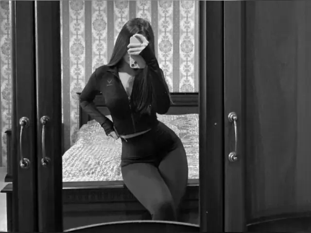 Find your cam match with LISAnn: Ask about my other interests