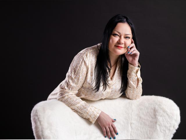 Welcome to cammodel profile for AngieKiss: Dancing