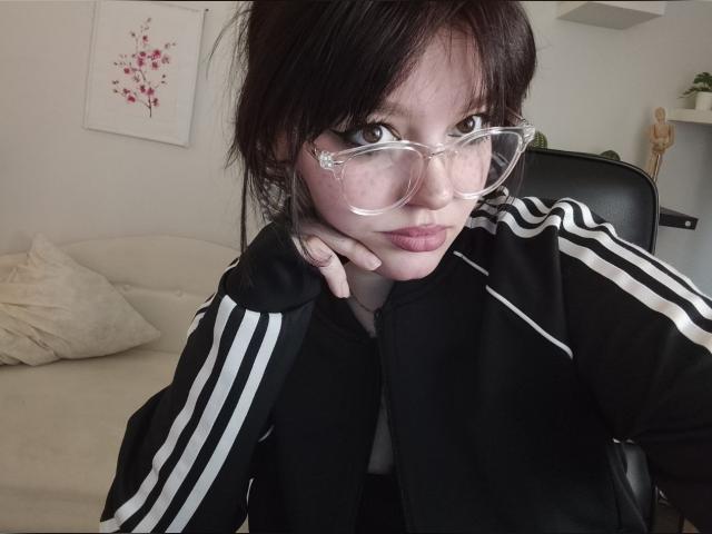 Welcome to cammodel profile for GabriellaSoliis: Nipple play