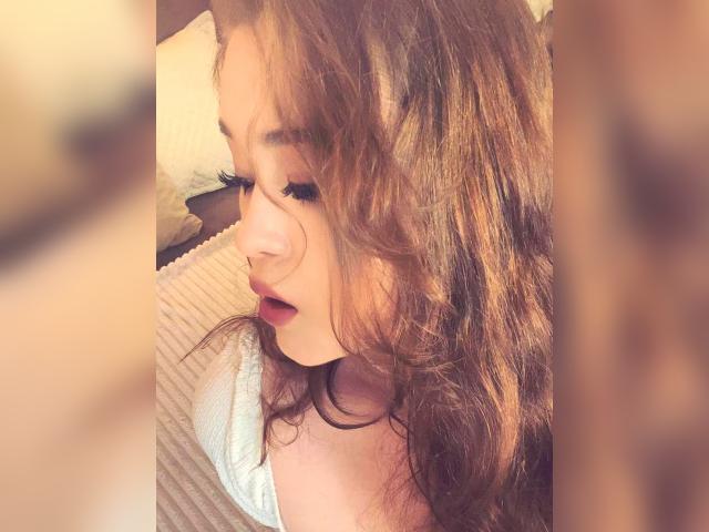 Welcome to cammodel profile for BabyyCheril: Nails