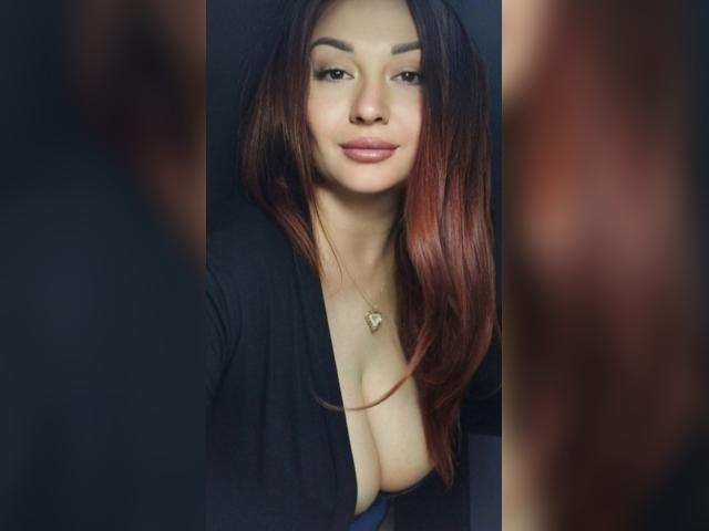 Connect with webcam model YourSecret89: Make up