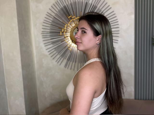 Adult chat with AkiraH21: Strip-tease