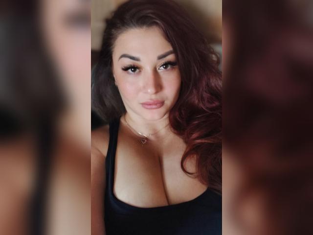 Welcome to cammodel profile for YourSecret89: Nails