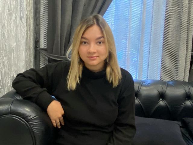 Adult webcam chat with DanaB93: Piercings & tattoos
