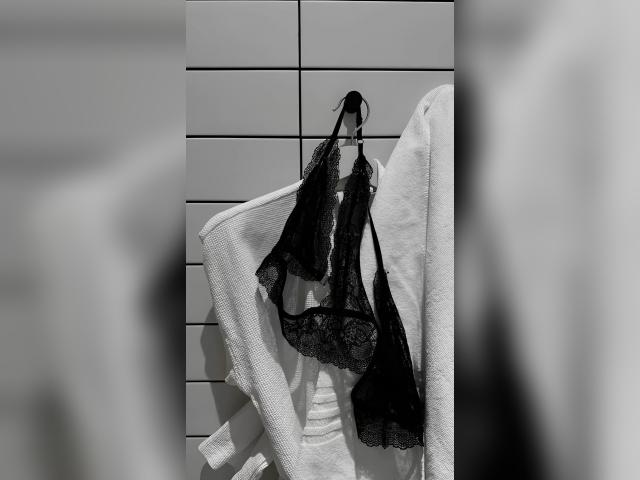 Adult chat with SilkenMuse: Kissing