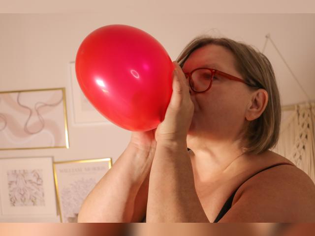 Adult chat with ShannonShine: Lingerie & stockings
