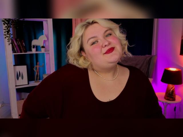 Adult chat with EllaBigBabe: Legs, feet & shoes