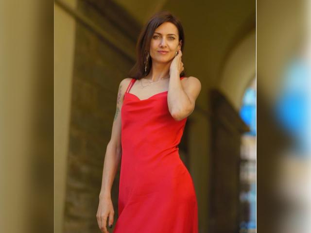 Welcome to cammodel profile for EvaDesire: Dancing