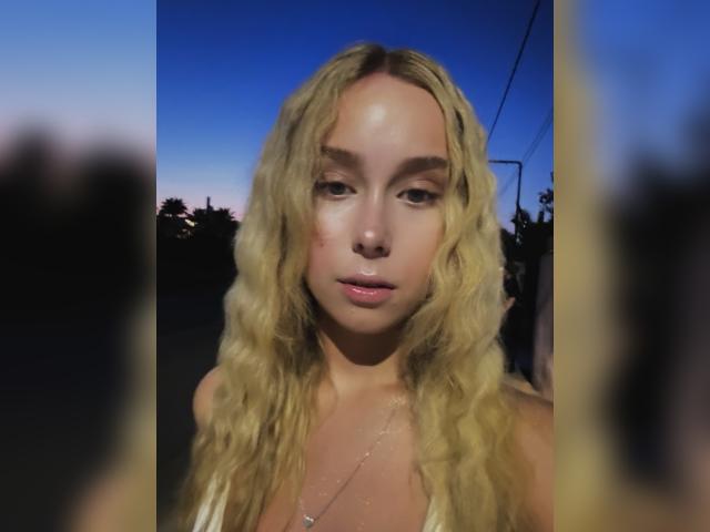 Adult chat with BlondeDream: Outdoor Activities