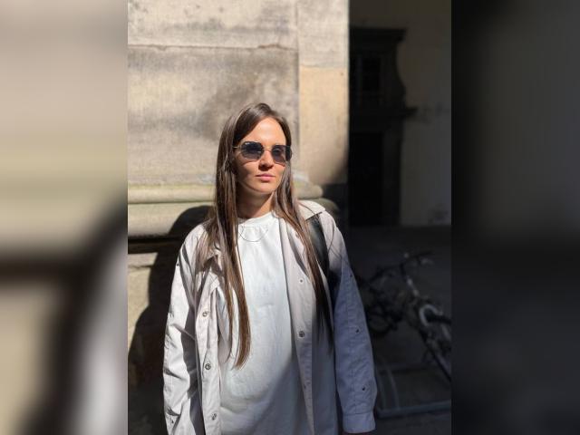 Connect with webcam model WildDesire: Music