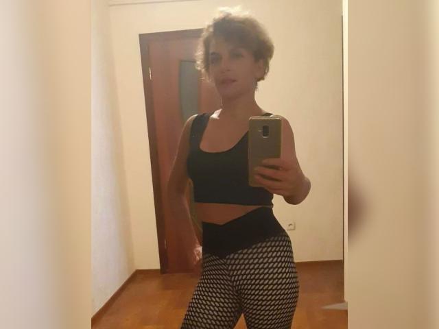 Welcome to cammodel profile for AlexaCristal: Smoking