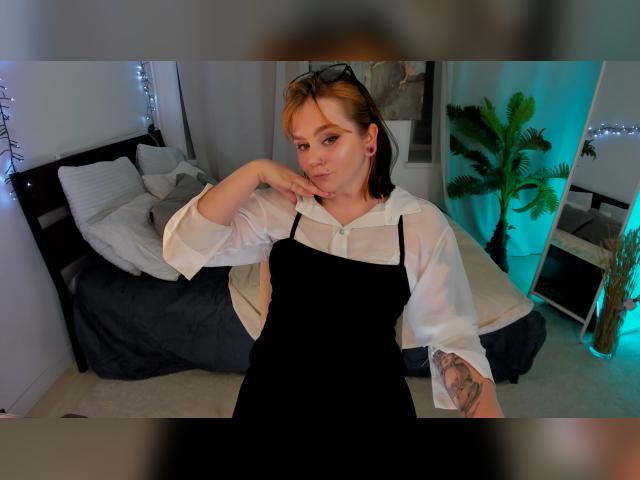 Adult chat with lunaali: Lingerie & stockings