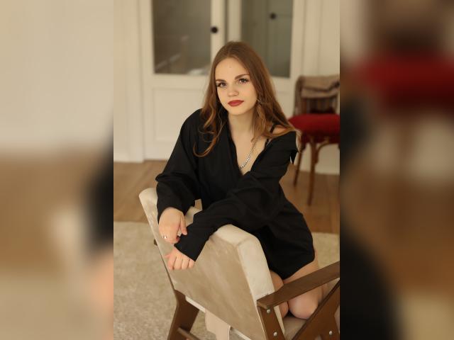 Adult chat with Elika: Legs, feet & shoes