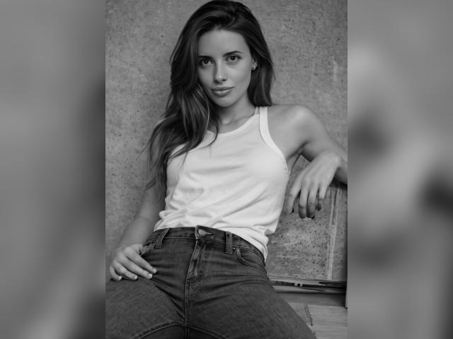 Welcome to cammodel profile for LanaxMellory: Nails