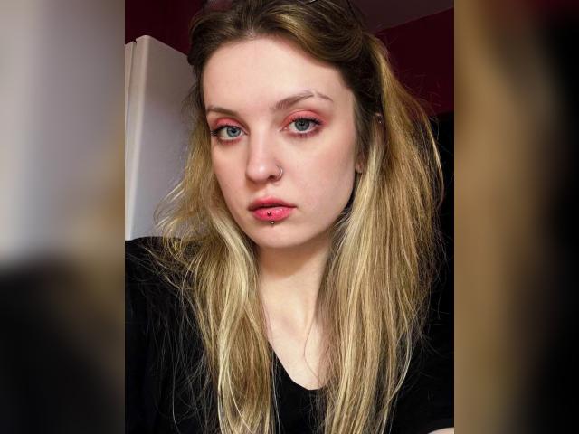 Adult chat with KityAction: Dancing